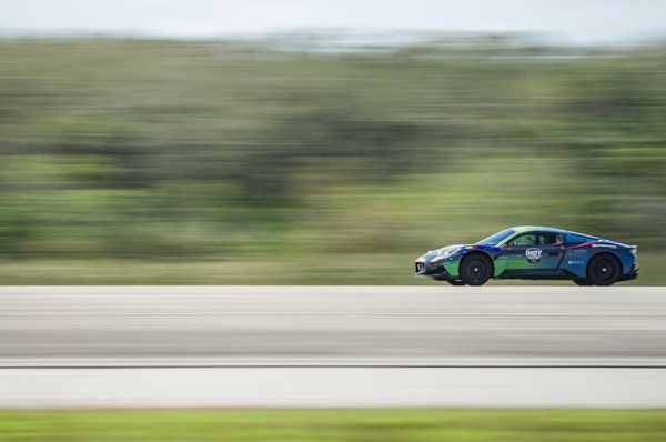 MC20 成功以 318 公里小時刷新紀錄，超越了 2022 年同地點的 310.5 公里小時舊紀錄