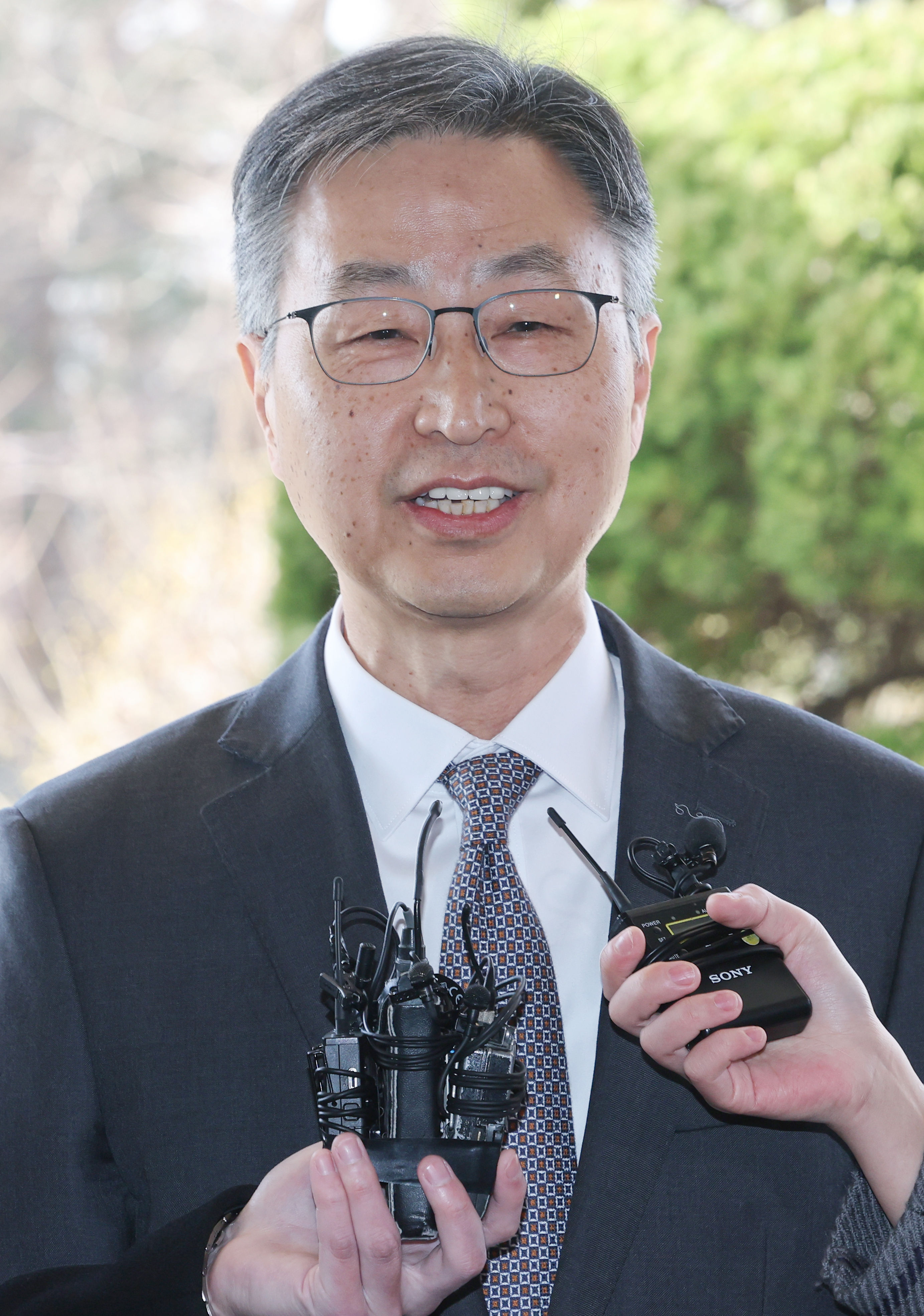 ▲▼南韓憲法裁判所駁回監查院長崔載海的彈劾案，崔載海得以立刻復職。（圖／達志影像／newscom）