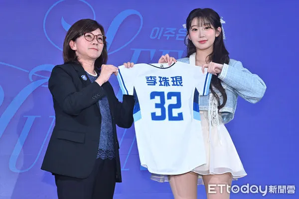 ▲▼李珠珢媒體見面會，左為富邦育樂總經理陳昭如。（圖／記者李毓康攝）