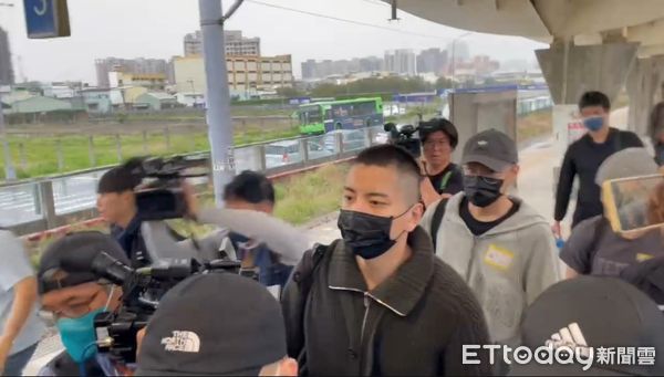 ▲王大陸當兵，現身新烏日站。（圖／記者鄧木卿攝，下同）