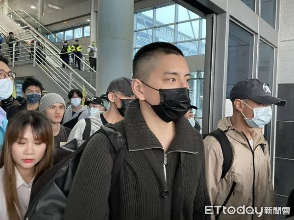 ▲▼王大陸抵達台中新烏日站 。（圖／記者鄧木卿攝）