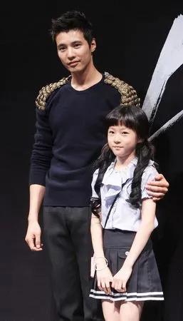 ▲元斌相當疼愛金賽綸。（圖／視覺中國CFP）