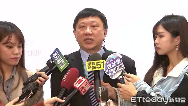 ▲▼中華郵政公司陳棟梁副總經理說明系統異常情形。（圖／攝影中心攝）