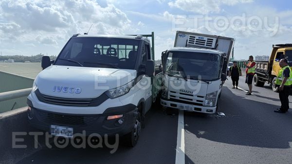 ▲▼台88東向發生4車追撞車禍。（圖／記者吳奕靖翻攝）