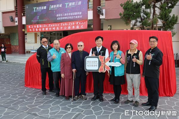 ▲▼   陳玉治醫師紀念基金捐贈竹崎高中公務車   。（圖／嘉義縣政府提供）