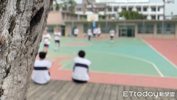 ▲▼正心中學一名男老師在操場打籃球時，突然心肌哽塞，幸經急救搶回一命             。（圖／民眾提供）