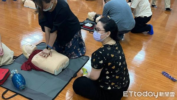 ▲▼    嘉義縣衛生局大力推廣CPR+AED安心場所認證         。（圖／嘉義縣政府提供）