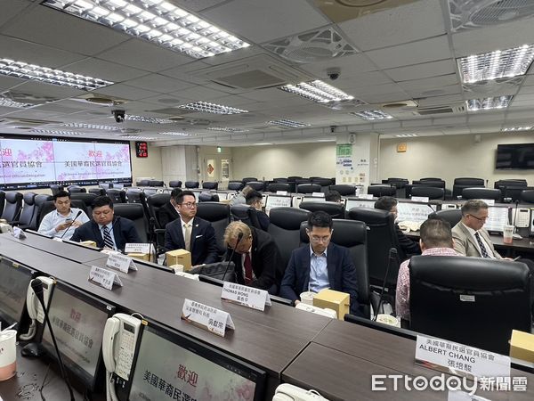 ▲美國華裔民選官員協會13日上午率團來訪台南市消防局，雙方就消防宣導、歷史建物消防安全及跨消防局支援等議題進行深入探討。（圖／記者林東良翻攝，下同）