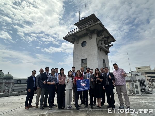 ▲美國華裔民選官員協會13日上午率團來訪台南市消防局，雙方就消防宣導、歷史建物消防安全及跨消防局支援等議題進行深入探討。（圖／記者林東良翻攝，下同）