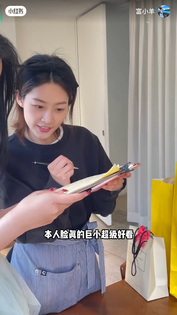 ▲▼金賽綸咖啡廳打工真實狀態。（圖／翻攝自小紅書）
