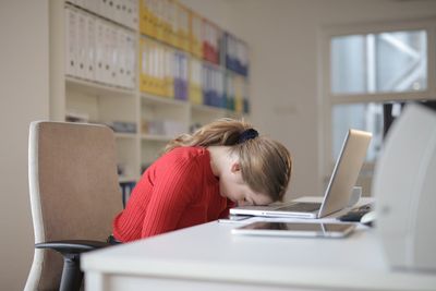 最近覺得好累?「春睏」有科學根據 多曬太陽可以減緩疲憊
