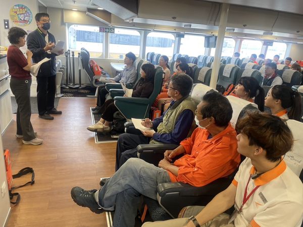 ▲緊急應變演練後航港局南部航務中心專門委員吳玉玲及中國驗船中心處長吳金翰講評。（圖／航港局提供）