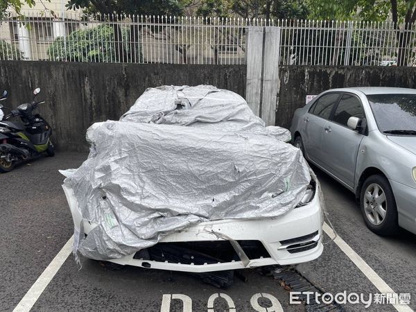 ▲▼ 開車撞牆「害母慘死」詐保1300萬　冷血男遭收押禁見。（圖／記者翁伊森翻攝）