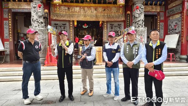 ▲台南南勢街西羅殿慶祝保安廣澤尊王聖誕，13日下午舉辦文化季走讀導覽，由西羅殿副主委林吉元、中西區長蔡佳甫等人主持走讀開幕典禮。（圖／記者林東良翻攝，下同）