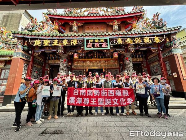 ▲台南南勢街西羅殿慶祝保全廣澤尊王聖誕，13日下午舉辦文化季走讀導覽，由西羅殿副主委林吉元、中西區長蔡佳甫等人主持走讀開幕典禮。（圖／記者林東良翻攝，下同）