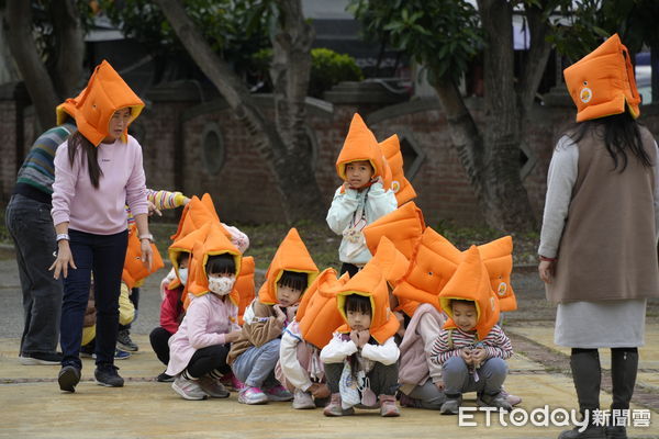 ▲南投市公所贈送全市幼兒2500頂防災頭套。（圖／南投市公所提供，下同）