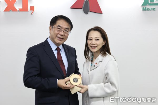 ▲美國華裔民選官員協會在劉珝林會長的率領下一行19人於13日拜會台南市政府，黃偉哲市長偕新聞及國際關係處長蘇恩恩會見訪團。（圖／記者林東良翻攝，下同）
