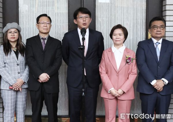 ▲▼民眾黨團 記者會 黃國昌等人 立法院。（圖／記者屠惠剛攝）