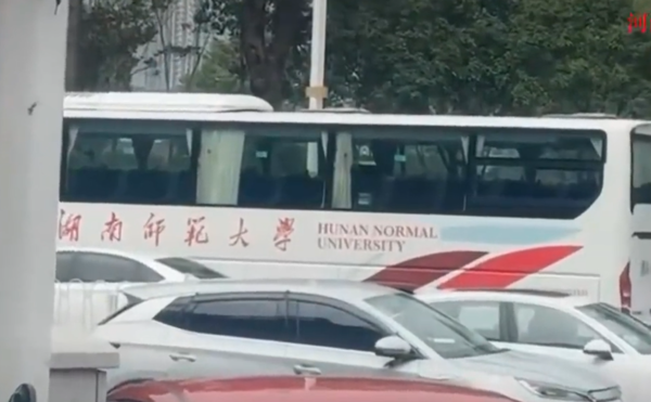 ▲涉事校車。（圖／翻攝自微博）