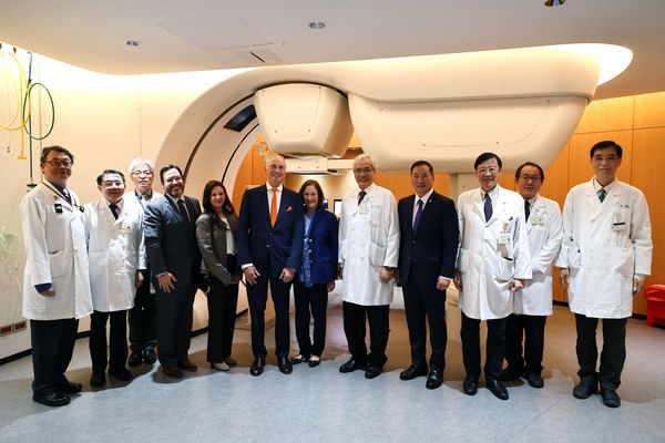 ▲▼臺北榮民總醫院與美國紐約大學朗格尼醫學中心（NYU Langone Health）舉行合作交流會議，相關人員參訪重粒子癌症治療中心。（圖／台北榮總提供）