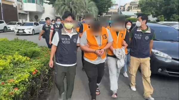 ▲▼台中檢調查獲詐欺慣犯莊男為首的境內機房，出租電信服務供南亞當地詐團行騙印度民眾。（圖／調查局提供）