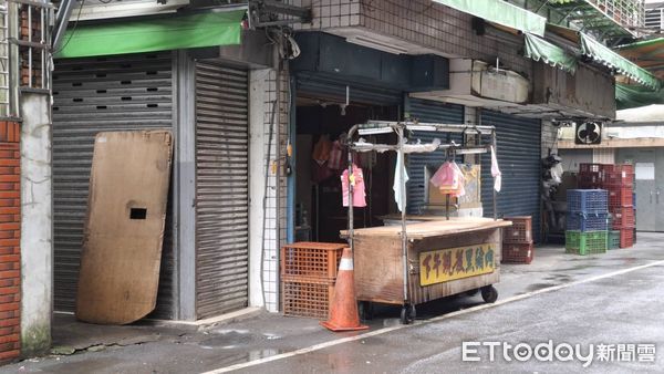 ▲▼    家寧哥哥疑似就在網路上PO文說要頂讓雞肉店         。（圖／記者陸運陞攝）