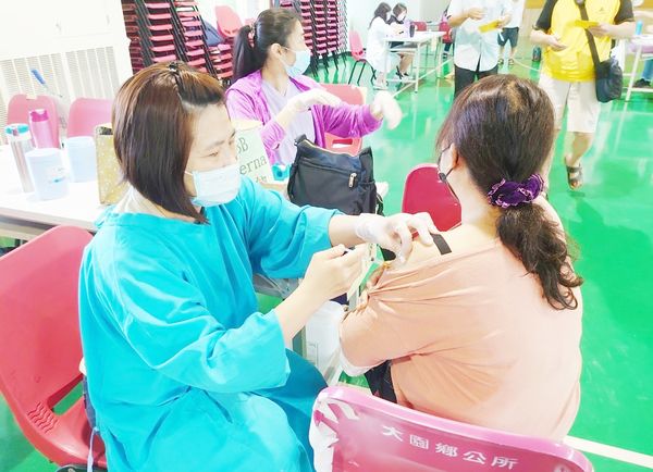 ▲新冠確診個案全國重症累計498例，桃園市亦有48例，衛生局提醒盡速接種JN.1疫苗。（圖／市府衛生局提供）
