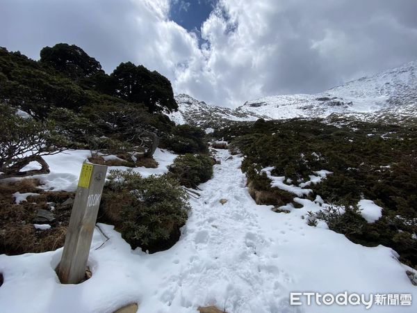 ▲雪霸山區仍有積雪，近日鋒面過境時可能下雪或強降雨，雪霸處呼籲山友注意安全。（圖／雪霸國家 公園管理處提供）