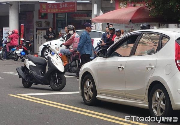 ▲東勢街頭傳槍響，警追通緝犯開3槍。（圖／民眾提供，下同）         