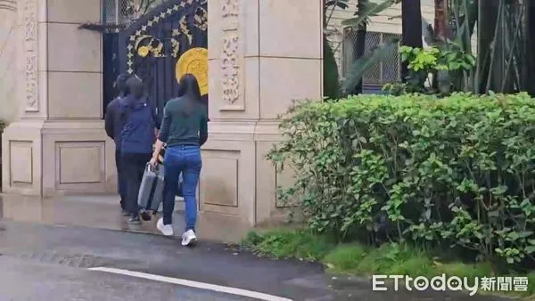 ▲▼   檢調搜索傅崐萁花蓮住宅          。（圖／攝影中心攝）