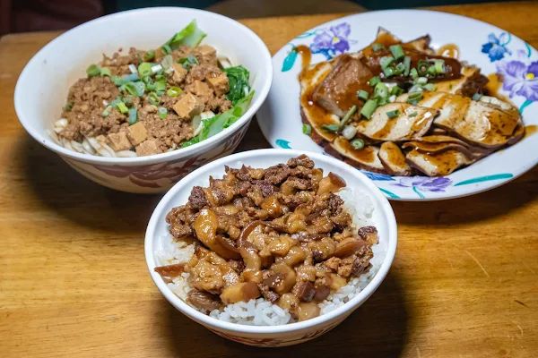 ▲▼桃園麵食【隨園小吃】 大園美食|空姐空少的口袋名單|離家最近的家鄉味|挑戰地表最便宜|紅眼班機來這裡買晚餐超划算。（圖／部落客美熊授權提供）