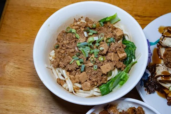 ▲▼桃園麵食【隨園小吃】 大園美食|空姐空少的口袋名單|離家最近的家鄉味|挑戰地表最便宜|紅眼班機來這裡買晚餐超划算。（圖／部落客美熊授權提供）