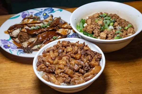 ▲▼桃園麵食【隨園小吃】 大園美食|空姐空少的口袋名單|離家最近的家鄉味|挑戰地表最便宜|紅眼班機來這裡買晚餐超划算。（圖／部落客美熊授權提供）