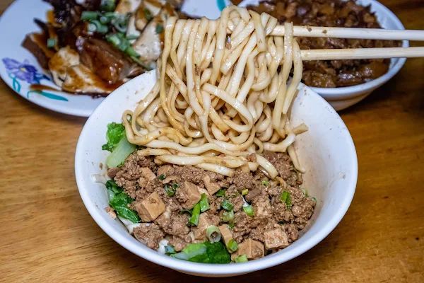 ▲▼桃園麵食【隨園小吃】 大園美食|空姐空少的口袋名單|離家最近的家鄉味|挑戰地表最便宜|紅眼班機來這裡買晚餐超划算。（圖／部落客美熊授權提供）