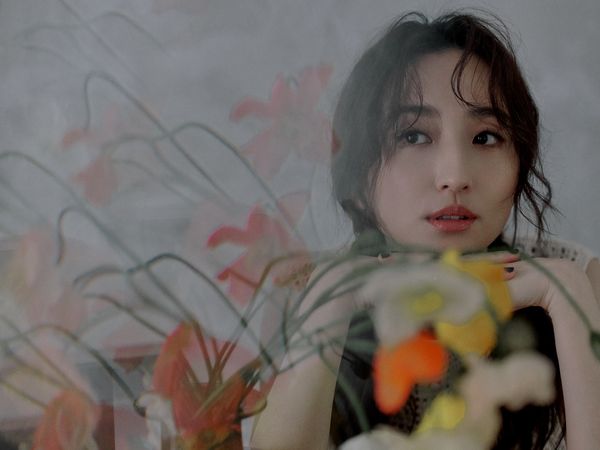 ▲柯佳嬿首本小說《夢 游記》秒殺，秀清純「雙馬尾照」。（圖／重版文化提供）