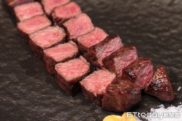 ▲燒肉風間10周年新菜單。（圖／記者黃士原攝）
