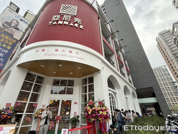 ▲▼亞尼克高雄旗艦店開幕，推出限時3天百元生乳活動動。（圖／記者許宥孺攝）