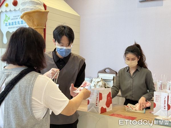 ▲▼亞尼克高雄旗艦店開幕，推出限時3天百元生乳活動動。（圖／記者許宥孺攝）