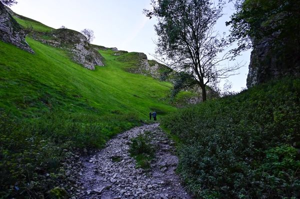 ▲▼遺世獨立的廢墟城堡？走進英國峰區揭密國家公園誕生的歷史。（圖／Travel with Leo授權提供）