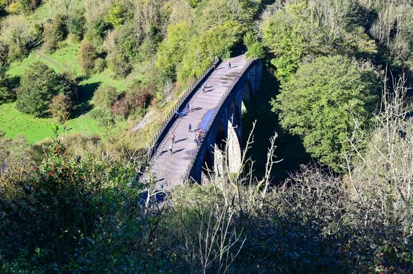 ▲▼遺世獨立的廢墟城堡？走進英國峰區揭密國家公園誕生的歷史。（圖／Travel with Leo授權提供）