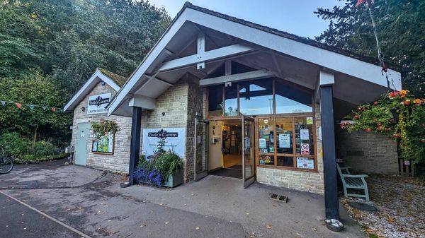 ▲▼遺世獨立的廢墟城堡？走進英國峰區揭密國家公園誕生的歷史。（圖／Travel with Leo授權提供）