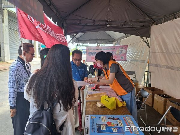 ▲為宣導國民法官制度，台南地方法院於14日至現場設點，向民眾宣導互動，並共同品味美的饗宴。（圖／記者林東良翻攝，下同）