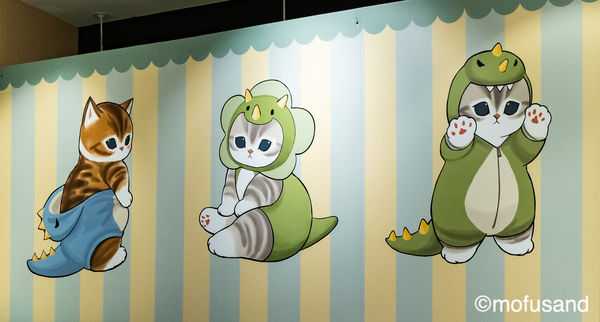▲《貓福珊迪》快閃店即日起至4月21日高雄統一夢時代展出，有恐龍喵變裝秀。（圖／業者提供）