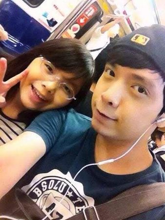 ▲小炳自豪女兒央央要成為碩士生。（圖／翻攝小炳臉書）