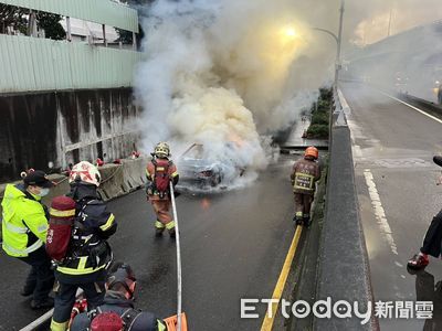 快訊／五股地下迴轉道小黃起火燒成廢鐵！運將酒測值更驚人