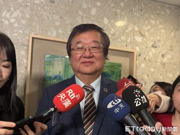 ▲▼衛福部長邱泰源出席護理師護士公會全聯會會員代表大會。（圖／記者洪巧藍攝）