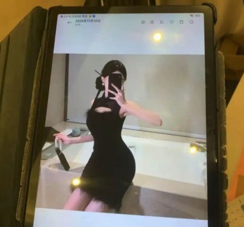 ▲▼陸採耳店爆「擦邊服務」　女技師「爬上男客身」主動扒褲子。（圖／翻攝微博）