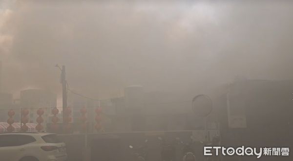 ▲▼台南永康區於今(15)日發生倉庫火警。（圖／記者林東良翻攝）