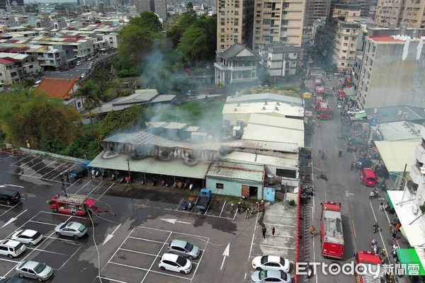 ▲▼台南永康區於今(15)日發生倉庫火警。（圖／記者林東良翻攝）