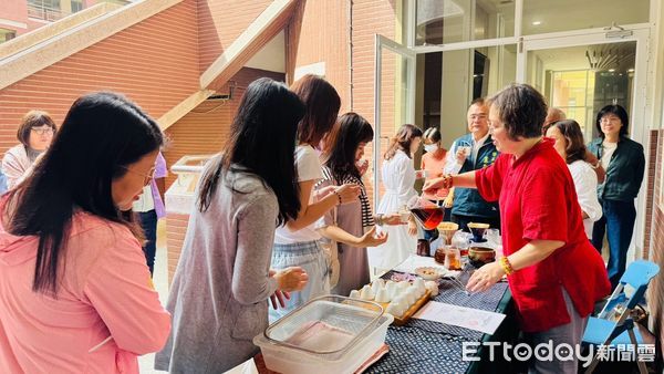 ▲台南市勞工局在麻豆曾文市政願景園區，辦理職場大小事分享創造共好系列講座，邀請南方講堂王美霞老師，以「在生活中閱讀金剛經」為題開講第二堂課題。（圖／記者林東良翻攝，下同）